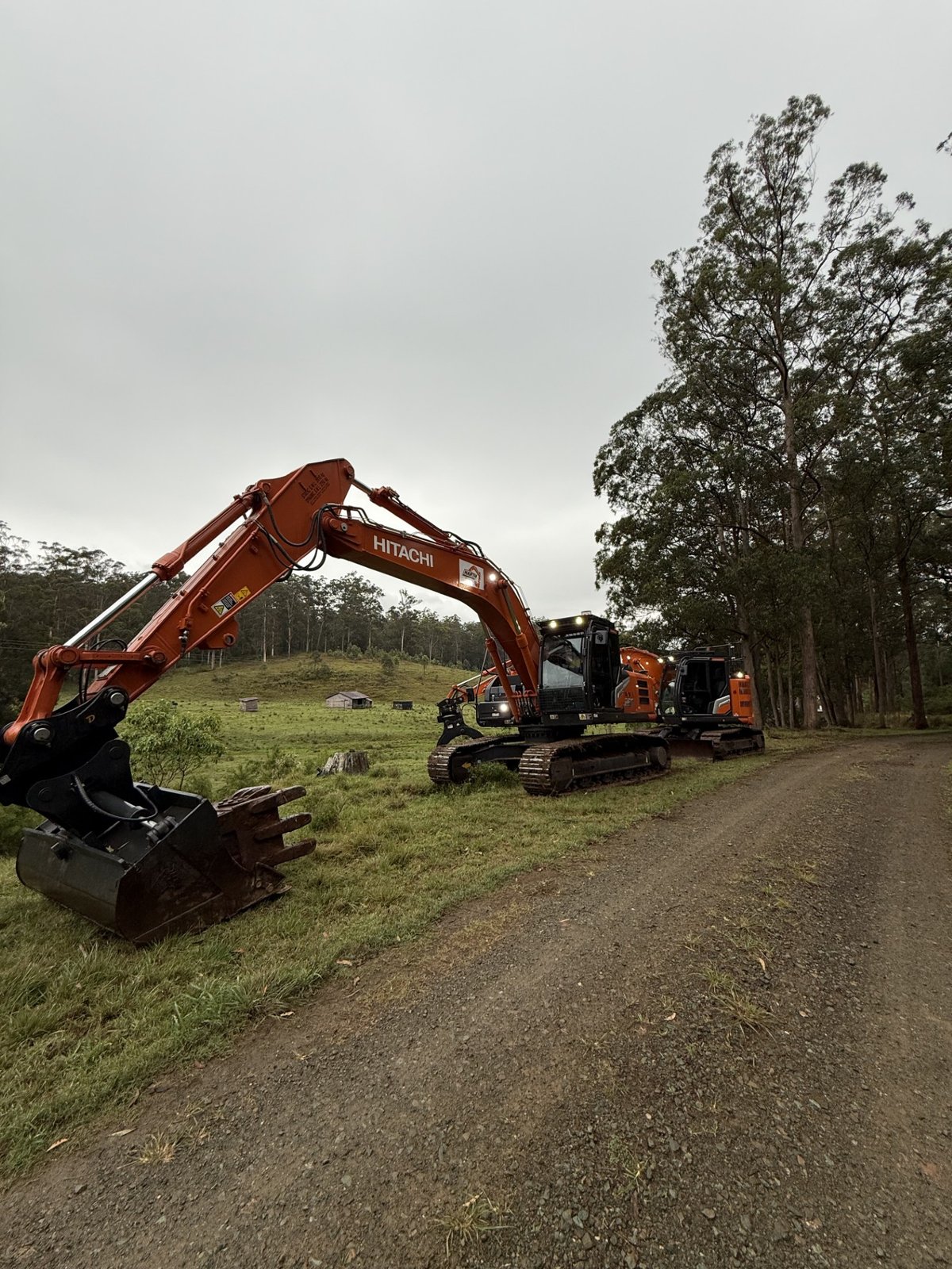 Hitachi excavators 25, 15 and 5 tonne with grabs
